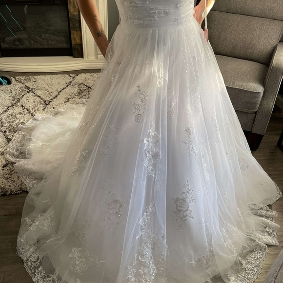 Wedding Dress - Picture 3 of 3
